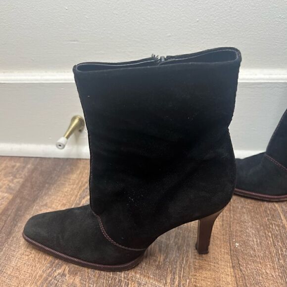 Tod’s Women’s Black/Red Contrast Stitching Suede Ankle Booties Size 8 - Picture 4 of 15